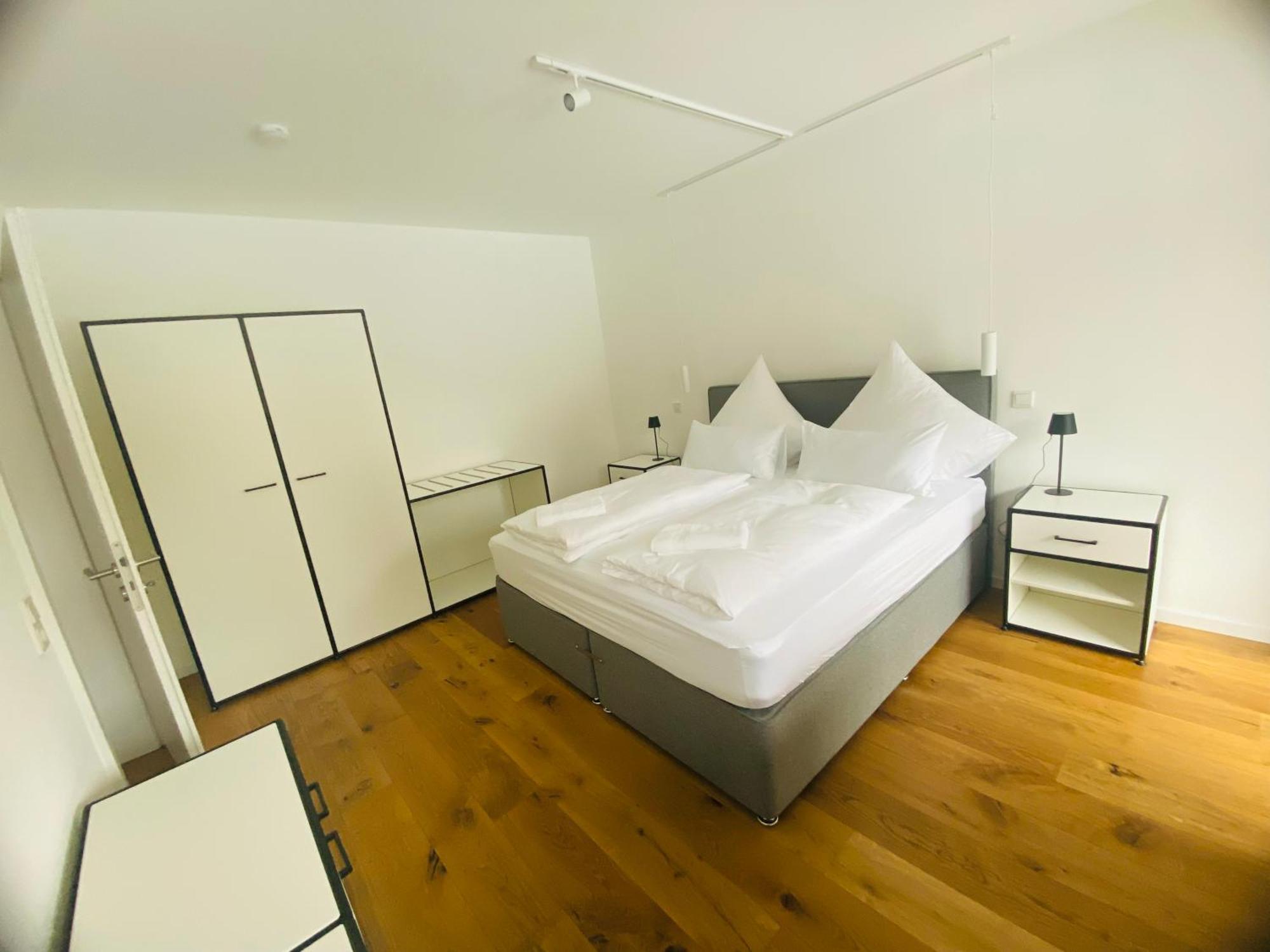 Altes Kelterhaus & Plein Hotel By Markus Plein Wintrich Bagian luar foto